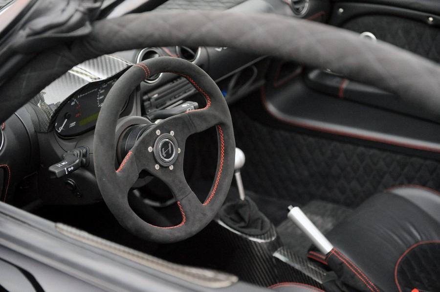 Интерьер Hennessey Venom GT Spyder 2012 года  (фото 14 из 29)